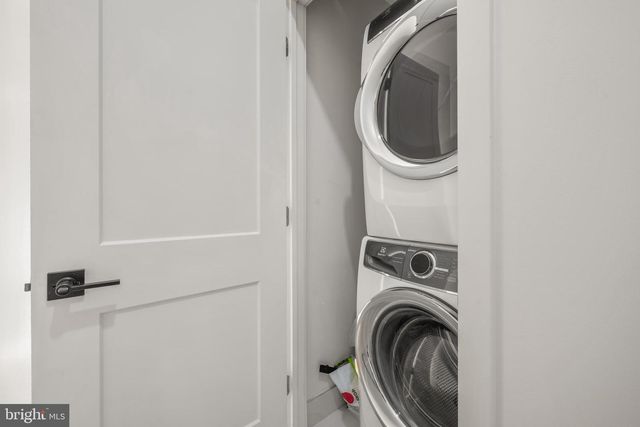 122 E BROAD ST, Burlington, NJ 08016