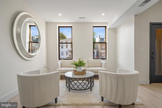 122 E BROAD ST, Burlington, NJ 08016