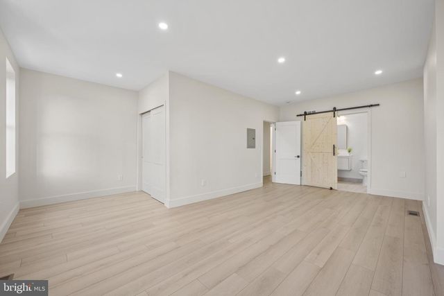 122 E BROAD ST, Burlington, NJ 08016