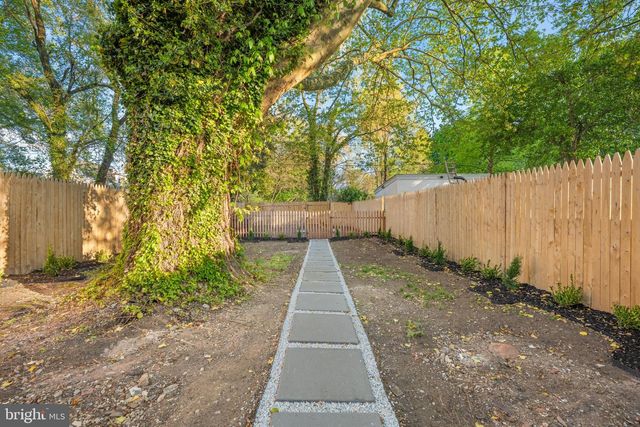 122 E BROAD ST, Burlington, NJ 08016