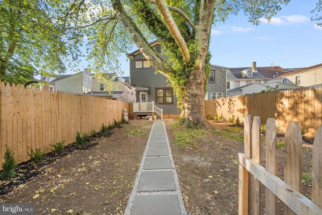 122 E BROAD ST, Burlington, NJ 08016