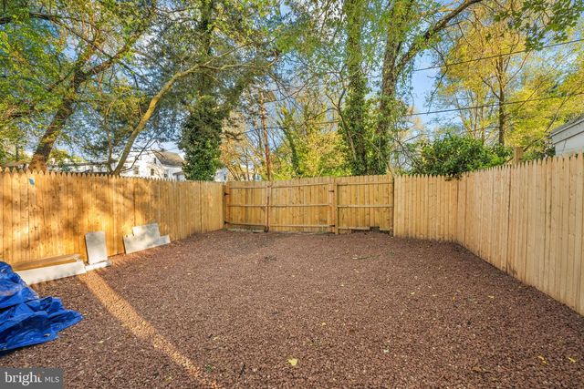 122 E BROAD ST, Burlington, NJ 08016