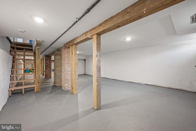 122 E BROAD ST, Burlington, NJ 08016