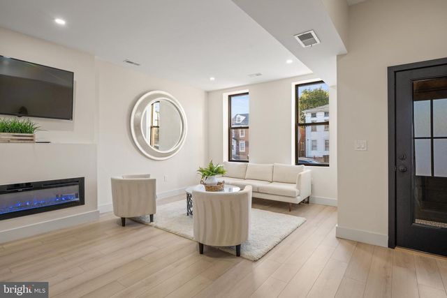 122 E BROAD ST, Burlington, NJ 08016