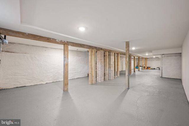 122 E BROAD ST, Burlington, NJ 08016