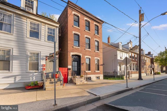 122 E BROAD ST, Burlington, NJ 08016