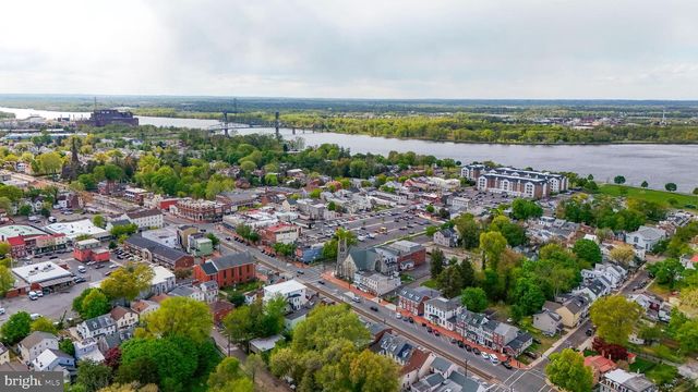 122 E BROAD ST, Burlington, NJ 08016