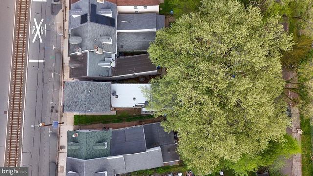 122 E BROAD ST, Burlington, NJ 08016