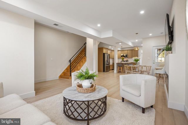 122 E BROAD ST, Burlington, NJ 08016