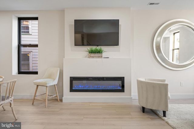 122 E BROAD ST, Burlington, NJ 08016