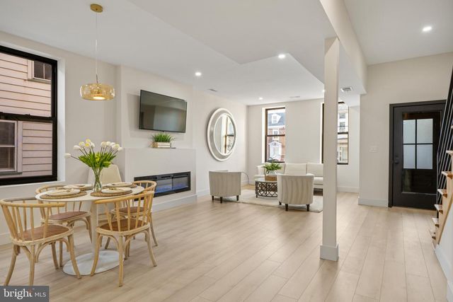 122 E BROAD ST, Burlington, NJ 08016