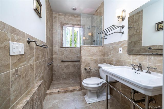 52-37 39th Avenue, Sunnyside, NY 11104