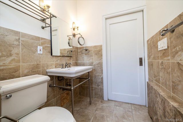 52-37 39th Avenue, Sunnyside, NY 11104