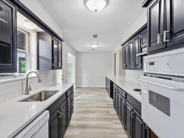 708 Candlewood Road, Fort Worth, TX 76103