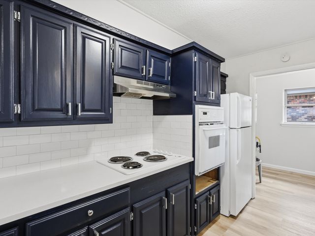 708 Candlewood Road, Fort Worth, TX 76103