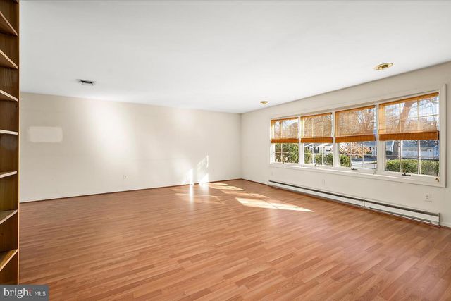 1214 ORCHARD CIR, Salisbury, MD 21801