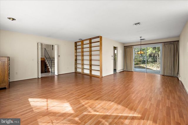 1214 ORCHARD CIR, Salisbury, MD 21801