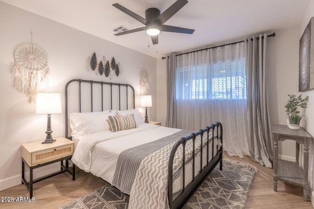 8330 E WELDON Avenue E, Scottsdale, AZ 85251