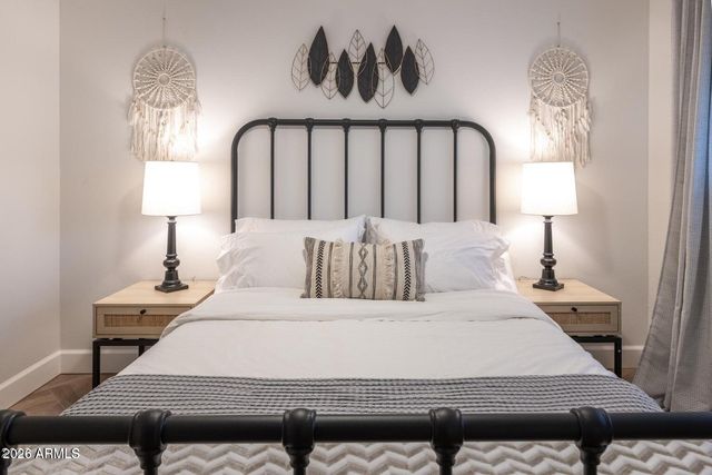 8330 E WELDON Avenue E, Scottsdale, AZ 85251