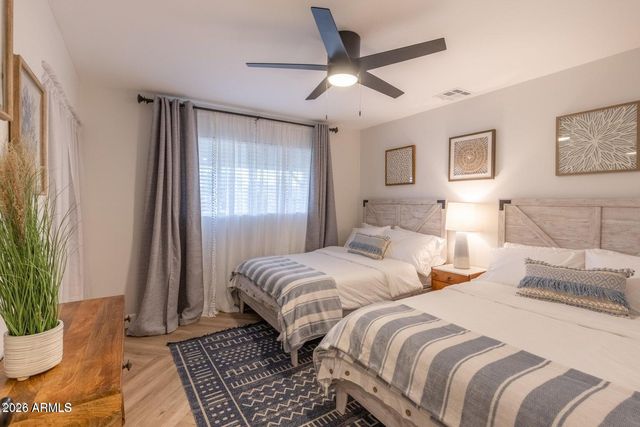 8330 E WELDON Avenue E, Scottsdale, AZ 85251