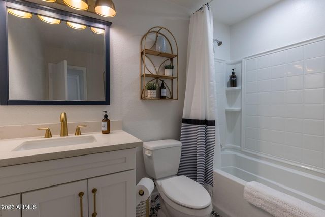 8330 E WELDON Avenue E, Scottsdale, AZ 85251