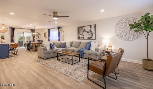 8330 E WELDON Avenue E, Scottsdale, AZ 85251