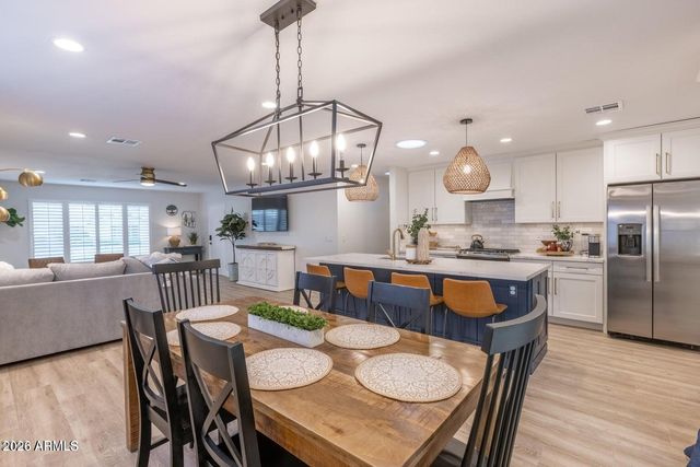 8330 E WELDON Avenue E, Scottsdale, AZ 85251