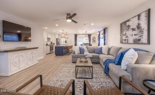 8330 E WELDON Avenue E, Scottsdale, AZ 85251