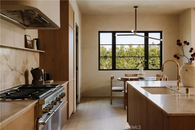 4926 Nagle Avenue, Sherman Oaks, CA 91423