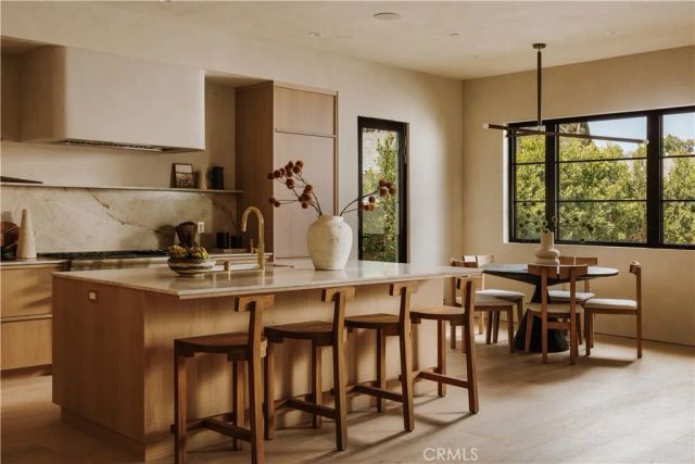 4926 Nagle Avenue, Sherman Oaks, CA 91423