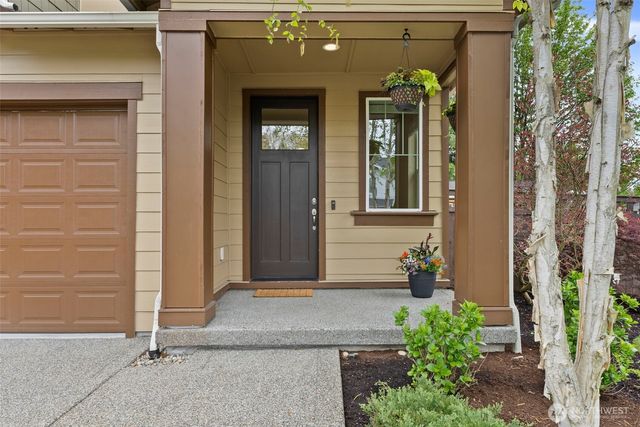8896 Silverspot Drive SE, Tumwater, WA 98501