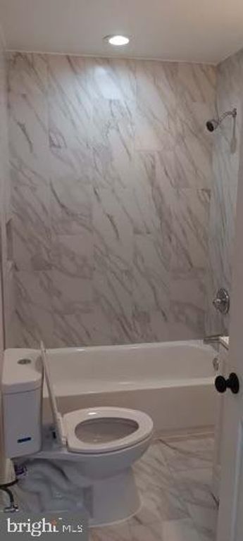 Image 13 of property listing at 3126 E BALTIMORE ST, Baltimore, MD 21224