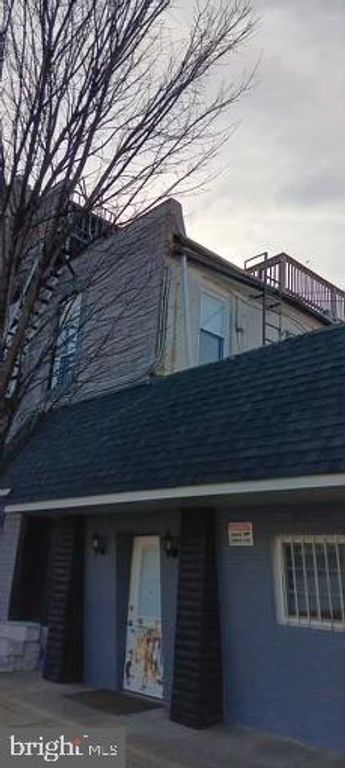 Image 14 of property listing at 3126 E BALTIMORE ST, Baltimore, MD 21224
