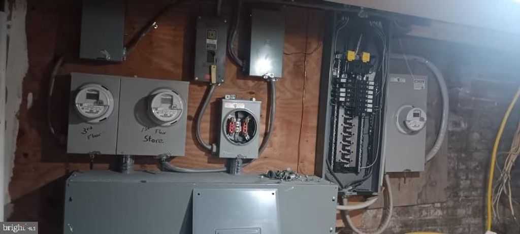 Image 16 of property listing at 3126 E BALTIMORE ST, Baltimore, MD 21224