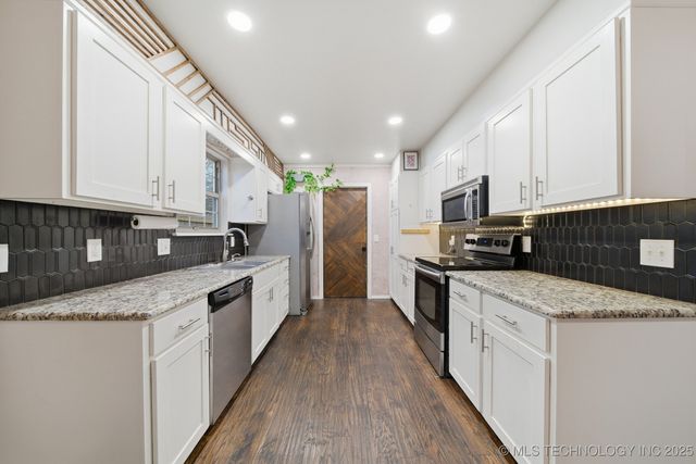 204 W Albuquerque Street, Broken Arrow, OK 74011