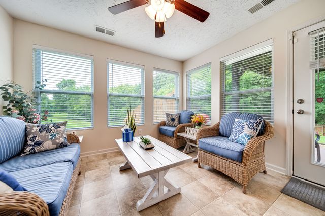 211 Blossom Ct, White House, TN 37188