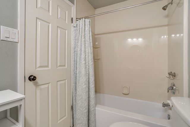 6601 Dakar Road W, Fort Worth, TX 76116