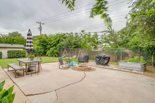 6601 Dakar Road W, Fort Worth, TX 76116