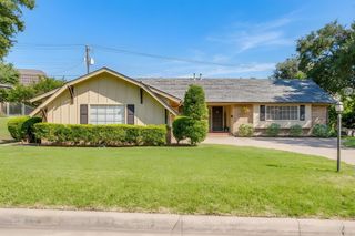 6601 Dakar Road W, Fort Worth, TX 76116