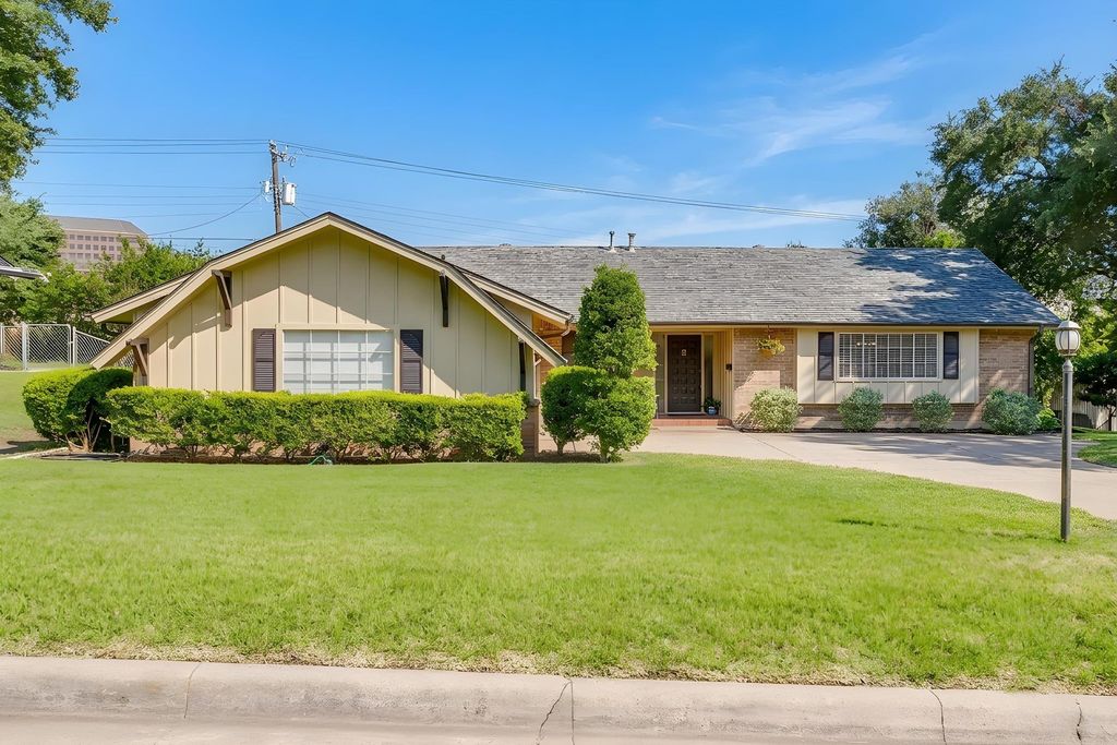 6601 Dakar Road W, Fort Worth, TX 76116