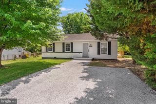 40 BEAUREGARD BLVD, Charles Town, WV 25414