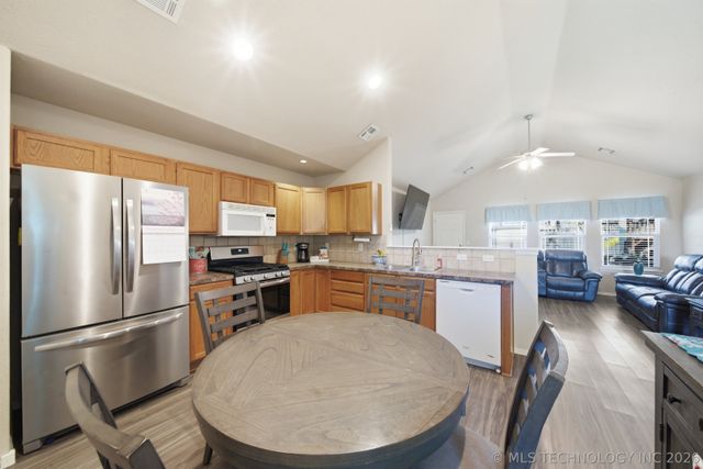 14305 E 112th Place N, Owasso, OK 74055