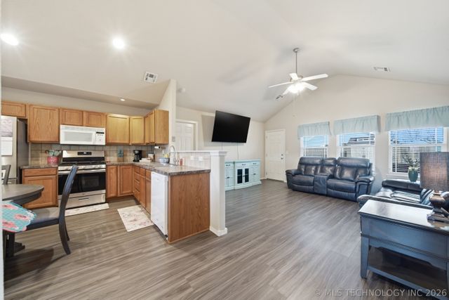 14305 E 112th Place N, Owasso, OK 74055