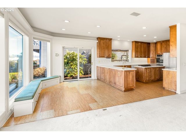 165 N LOTUS BEACH Dr, Portland, OR 97217