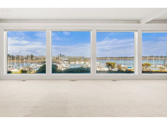 165 N LOTUS BEACH Dr, Portland, OR 97217