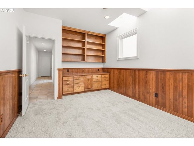 165 N LOTUS BEACH Dr, Portland, OR 97217