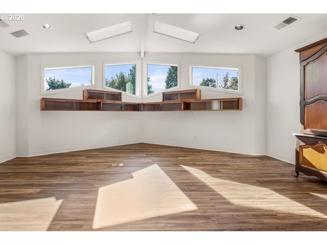 165 N LOTUS BEACH Dr, Portland, OR 97217