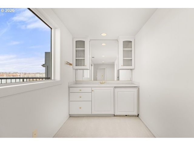 165 N LOTUS BEACH Dr, Portland, OR 97217
