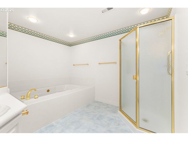 165 N LOTUS BEACH Dr, Portland, OR 97217