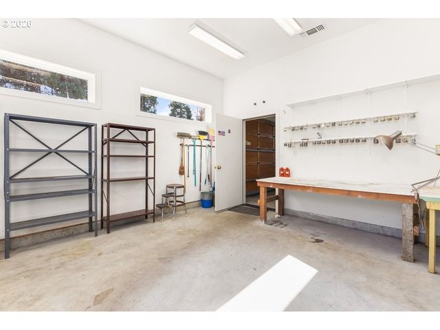 165 N LOTUS BEACH Dr, Portland, OR 97217